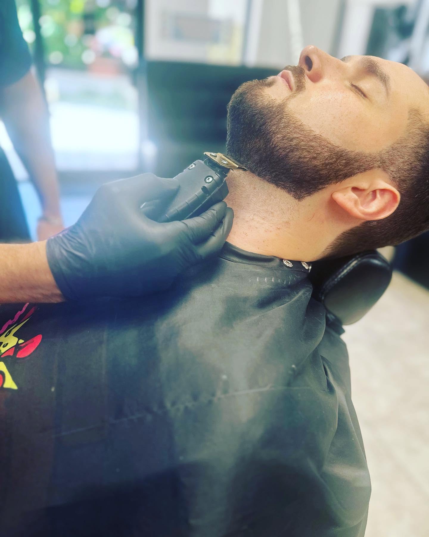 Beard clean-up with the clippers